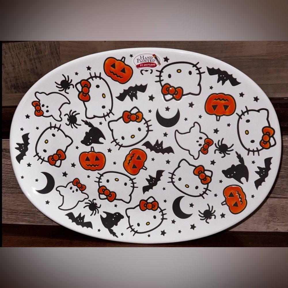 Super cute 🥰 Hand Painted Large Hello Kitty Halloween 🎃 CeramicPlatter - NEW